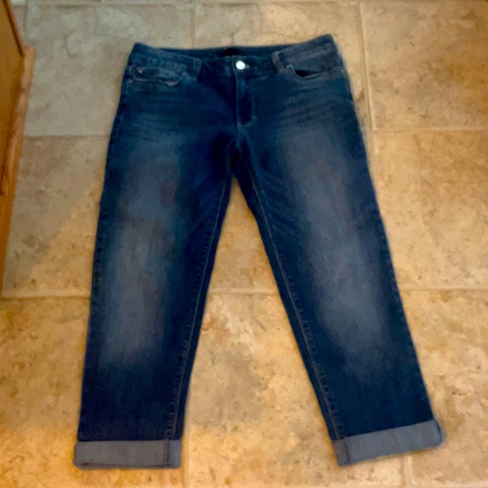 Whitehouse Blackmarket crop denim jeans